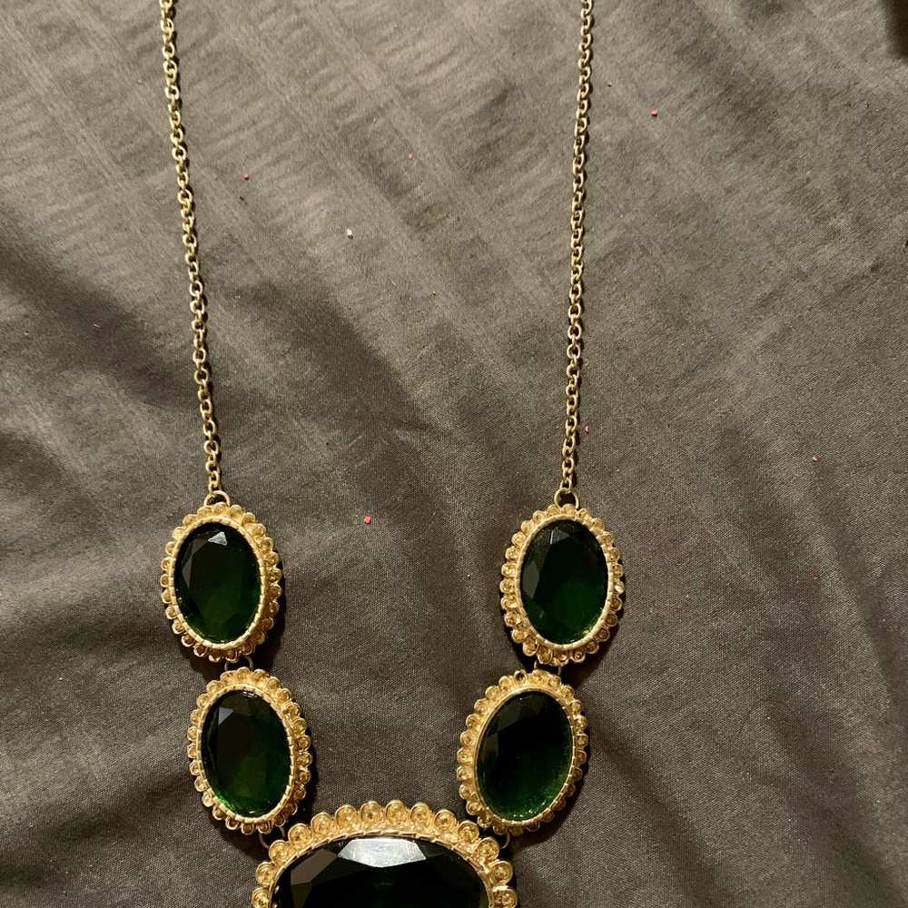 Elegant Gold and Green Necklace